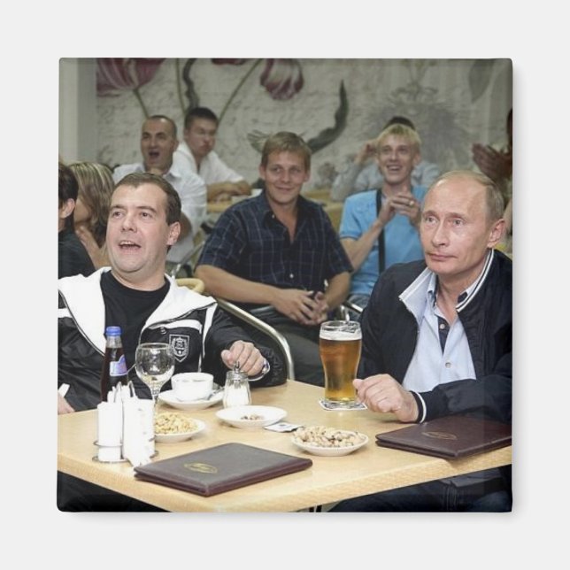 Imán Medvedev y el Fiesta de Putin (Frente)