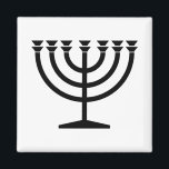 Imán Menorah judía (símbolo del judaísmo)<br><div class="desc">Este diseño presenta un ilustracion de una menorah, utilizada por los judíos para celebrar la festividad de ocho días de Hanukkah. La menorah es un candelabro de nueve ramas que se ilumina durante Hanukkah. Ocho de las nueve ramas tienen luces (velas o lámparas de aceite) que simbolizan las ocho noches...</div>