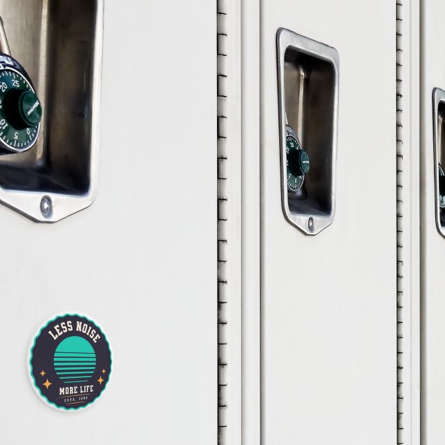 Imán Menos ruido, más vida - Diseño retro Gorra (In situ (casillero))