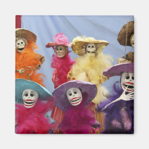 Imán México. Catrinas esqueléticas, figuras celebrando
