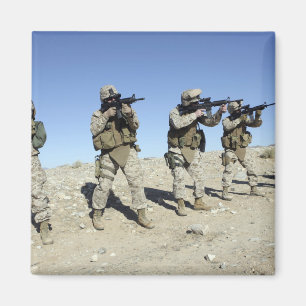 Imán Miembros de equipo militares de Transistion