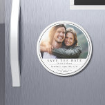 Imán Mínima foto moderna blanco negro salva la fecha<br><div class="desc">Minimal Modern Photo Black White Save the Date Magnets presenta una sencilla y moderna invitación de fecha boda con tu foto favorita en la parte superior y el texto "Save The Date" en tipografía moderna y audaz. A continuación, agregue sus nombres, ubicación del boda, fecha del boda e información adicional...</div>