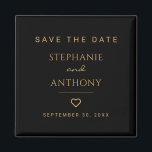 Imán Minimalista Boda Moderno Del Corazón Negro Y Oro<br><div class="desc">Este Minimalista Black and Gold Heart Save the Date Magnet es una moda y una forma elegante de anunciar tu día especial. Con un elegante fondo negro y un delicado corazón dorado, este moderno diseño le da un toque elegante a su papelería boda. Práctico y sofisticado, este imán garantiza a...</div>
