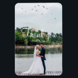 Imán Moderna y simple foto boda minimalista, gracias<br><div class="desc">Personaliza tu día especial con esa foto boda que más te gusta. Un simpático mensaje simple enviado con amor y amabilidad a los que más aprecias.</div>