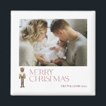 Imán Moderno Nutcracker Merry Christmas Photo Typograph<br><div class="desc">Entra en el espíritu de las vacaciones con este moderno Magnet de fotografía de navidad de los peinados. Este imán hermoso se suma perfectamente a la decoración y sin lugar a dudas da una sonrisa a todos los que lo ven. La tipografía burdeos festiva se distingue de la imagen del...</div>