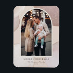 Imán Moderno Purpurina de Rubor da forma a una festivid<br><div class="desc">¡Traiga un toque de alegría navideña a su casa con nuestro imán de Navidades fotográficos de Personalizable! Perfecto para mostrar recuerdos preciados, este imán te permite personalizarlo con tu foto festiva favorita, haciéndolo un complemento único a tu decoración de vacaciones. Un regalo ideal para la familia y los amigos: ¡cree...</div>