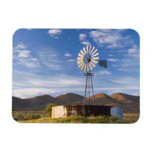 Imán Molino de viento y presa en el Karoo al amanecer