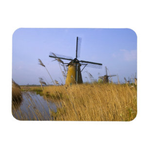 Imán Molinos de viento a lo largo del canal de Kinderdi