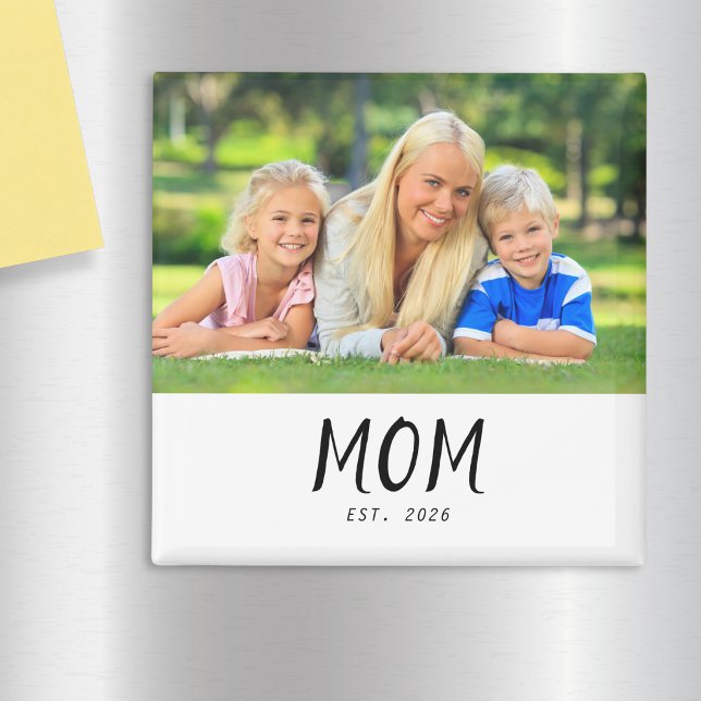Imán Mom Established Photo Gift Magnet (A magnet with "Mom Est. 2026" text and custom photo)