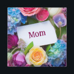 Imán MOM o nombre personalizado rodeado de flores<br><div class="desc">Mamá o cualquier nombre/texto personalizado aparece en este bonito imán floral.</div>