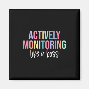 Imán Monitoreando activamente como un testimonio de est