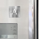 Imán Monograma de nombre de metal cepillado plateado<br><div class="desc">Imán de fiesta de monograma y letra inicial de metal cepillado metálico plateado con lámina falsa. Esto hace el regalo perfecto de cumpleaños número 16,  boda,  despedida de soltera,  aniversario,  baby shower o fiesta de soltera para alguien que ama el lujo glamoroso y los estilos chic.</div>