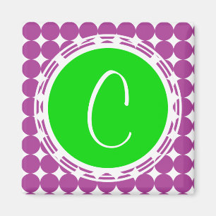 Imán Monograma de puntos de polka verde y púrpura