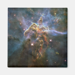 Imán Montaña mística en el espacio hubble de la nebulos