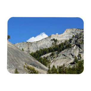 Imán Montañas graníticas en el lago Tenaya, Yosemite, C