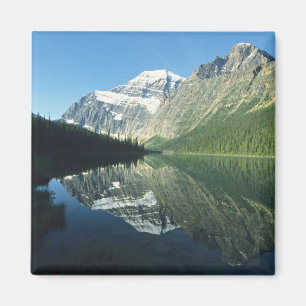 Imán Monte Edith Cavell en el lago Cavell, Jasper Nacio