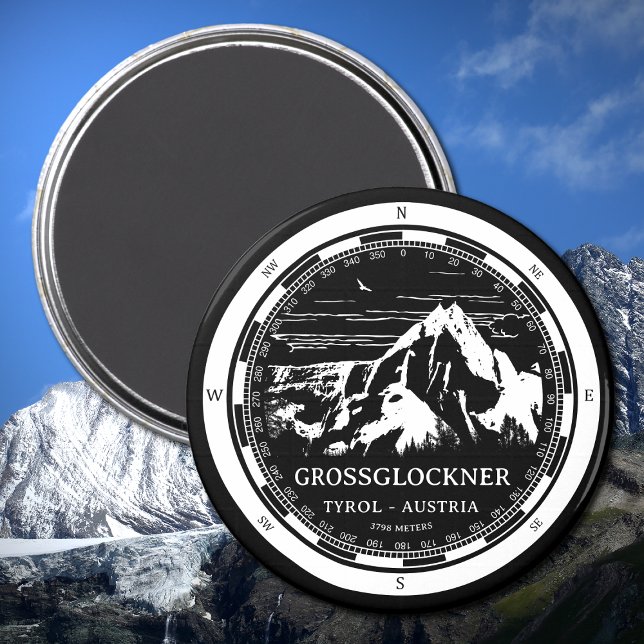 Imán Monte Grossglockner - Alpes de Tirol Austria (Mount Grossglockner Magnet in Back with a white compass and mountain illustration)