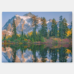 Imán Monte Shuksan reflejado en el lago Reflection