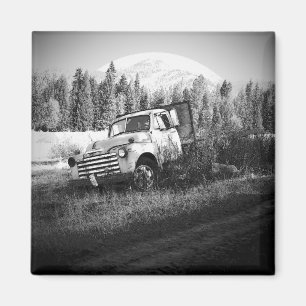 Imán Moon Over Rust Old Farm Truck