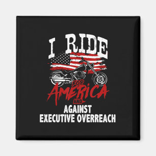 Imán Motociclista anti Trump resiste contra la reacción