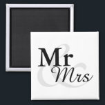 Imán Mr&Mrs. Simple Elegant Typography Wedding Favor<br><div class="desc">Magnífica tipografía elegante blanco y negro "Mr.&Mrs".

Haga clic en el botón personalizar it para personalizar el diseño eligiendo el color de fondo que desee e incluso agregue su propio texto.

Los elementos coincidentes también están disponibles en el almacén.</div>