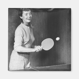 Imán Mujer que juega a tenis de mesa