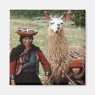 Imán Mujer quechua con la foto de dos llamas