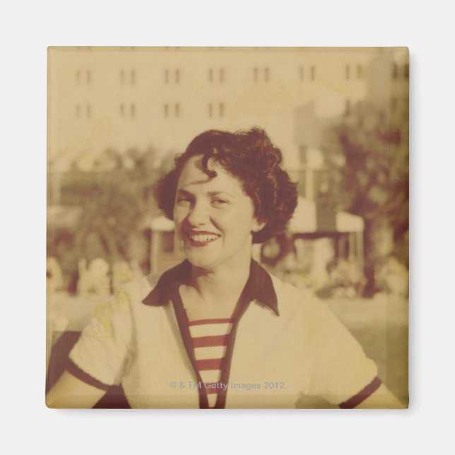 Imán Mujer sentada afuera (Frente)