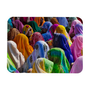 Imán Mujeres en saris coloridos se reúnen