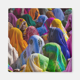 Imán Mujeres en saris coloridos se reúnen