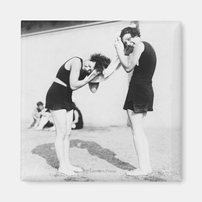 Imán Mujeres secándose el pelo en la playa (Frente)