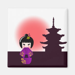 Imán muñeca kokeshi japonesa en el templo durante la pu