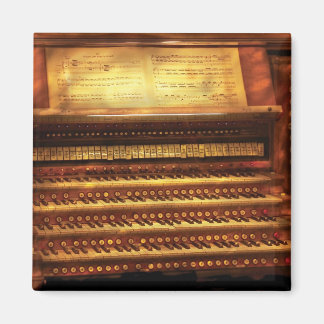 Imán Músico - Organista - El órgano de la tubería