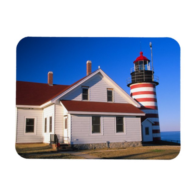 Imán NA, EE. UU., Maine.  Faro de West Quoddy cerca (Horizontal)