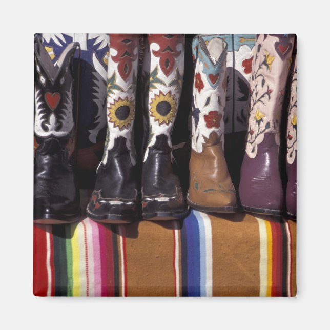 Imán NA, EE. UU., Nuevo México, Santa Fe. Botas de vaqu (Frente)