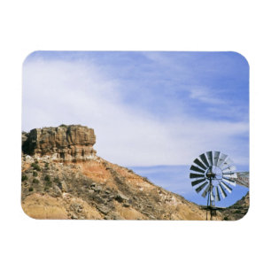 Imán NA, EE. UU., Texas Molino de viento y acantilados