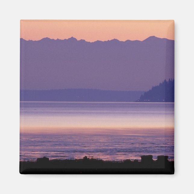 Imán NA, EE. UU., Washington, Conway. Montañas Olímpica (Frente)