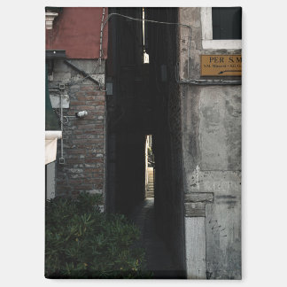 Imán Narrow venetian alleyway (2024)