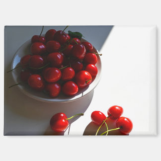 Imán Naturaleza muerta estética con cerezas maduras sob
