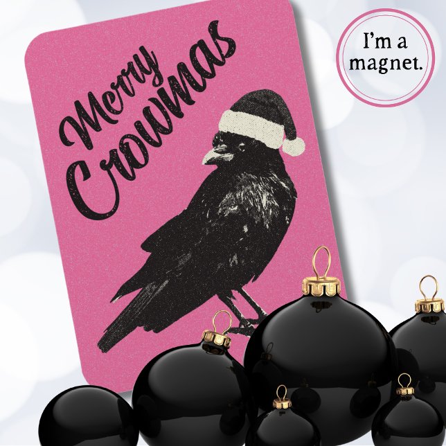Imán Navidad Alegre Cuervidad rosa Fiesta  (Pink and black Christmas magnet features a cute crow with a Santa hat and the saying "Merry Crowmas")