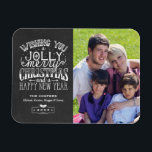 Imán Navidades de tipografía de Holly Jolly Chalkboard<br><div class="desc">=============================================== Imán fotográfico familiar de Navidades de tipografía de cartón-croquis Holly Jolly Chalkboard (1) Para una mayor personalización, haga clic en el botón "Personalizar" y utilice nuestra herramienta de diseño para modificar esta plantilla. Todos los estilos de texto, colores, tamaños se pueden modificar para adaptarlos a sus necesidades. (2) Si...</div>