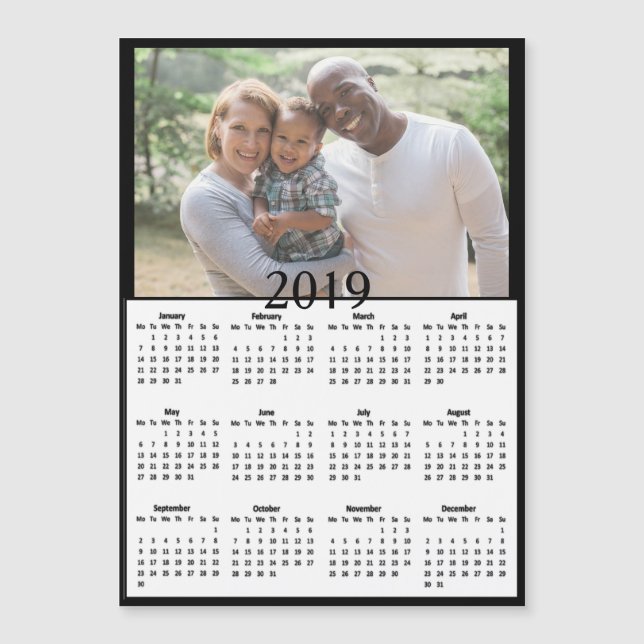 Imán negro de la foto del calendario del fondo (Anverso)