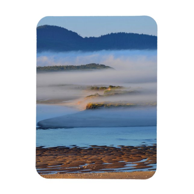 Imán Niebla matutina sobre Netarts Bay, OR (Vertical)