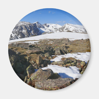 Imán Nieve derritiéndose en las Montañas Rocosas