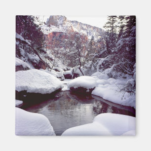 Imán Nieve profunda en Middle Emerald Pools