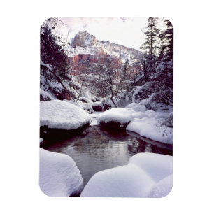 Imán Nieve profunda en Middle Emerald Pools