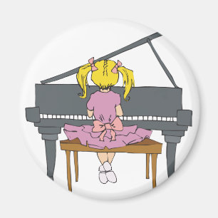 Imán niña pequeña tocando piano