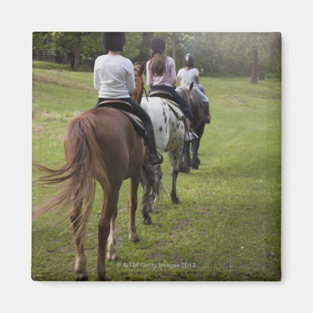 Imán Niñas pequeñas montando caballos (Frente)