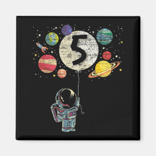 Imán Niño de 5 años de edad entrega a astronauta 5° nac