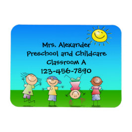 Imán Niños felices jugando al sol y niños al aire libre